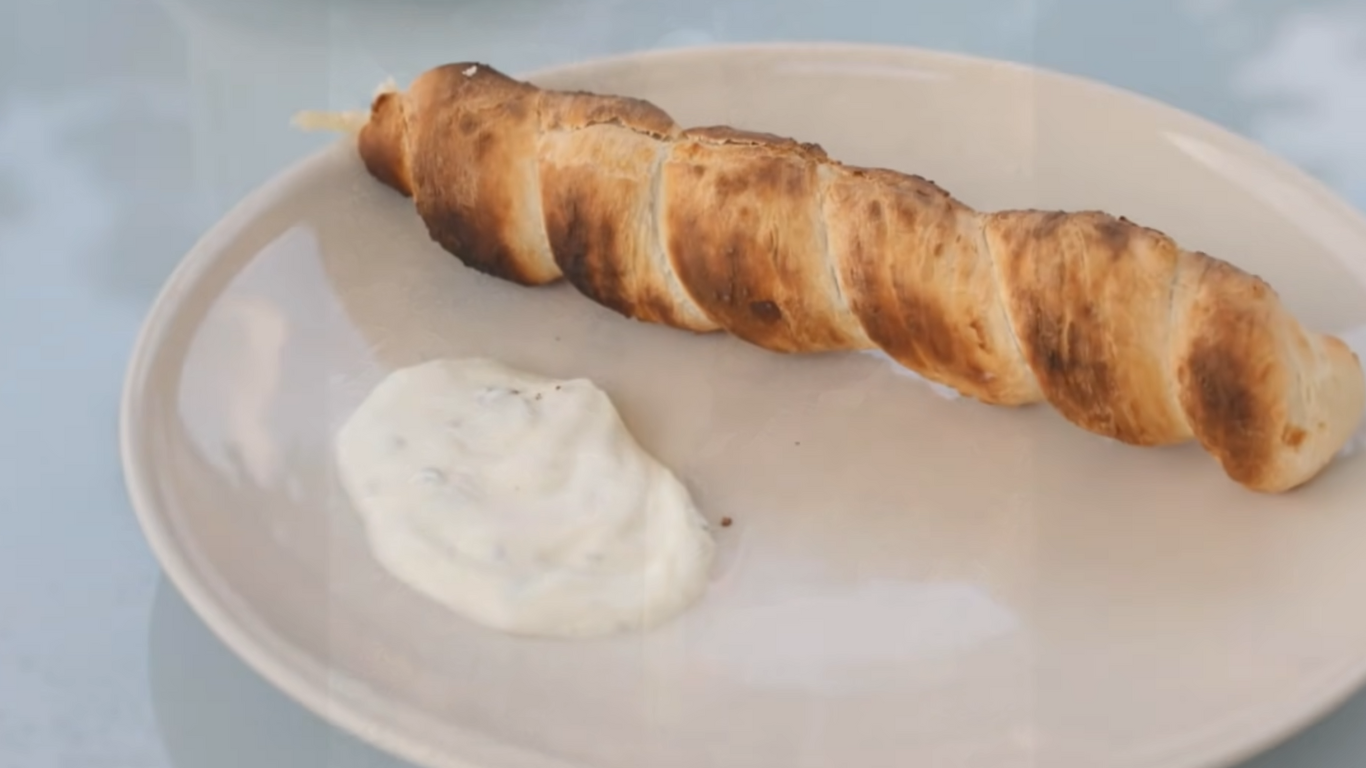 Stockbrot: Ein Klassiker für gemütliche Abende am Lagerfeuer :