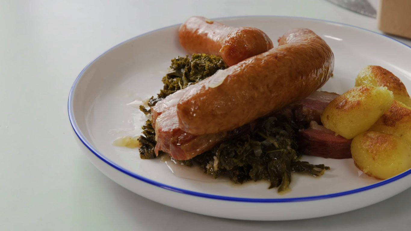 Traditioneller Grünkohleintopf mit Pinkel & Kasseler : Ein norddeutscher Klassiker