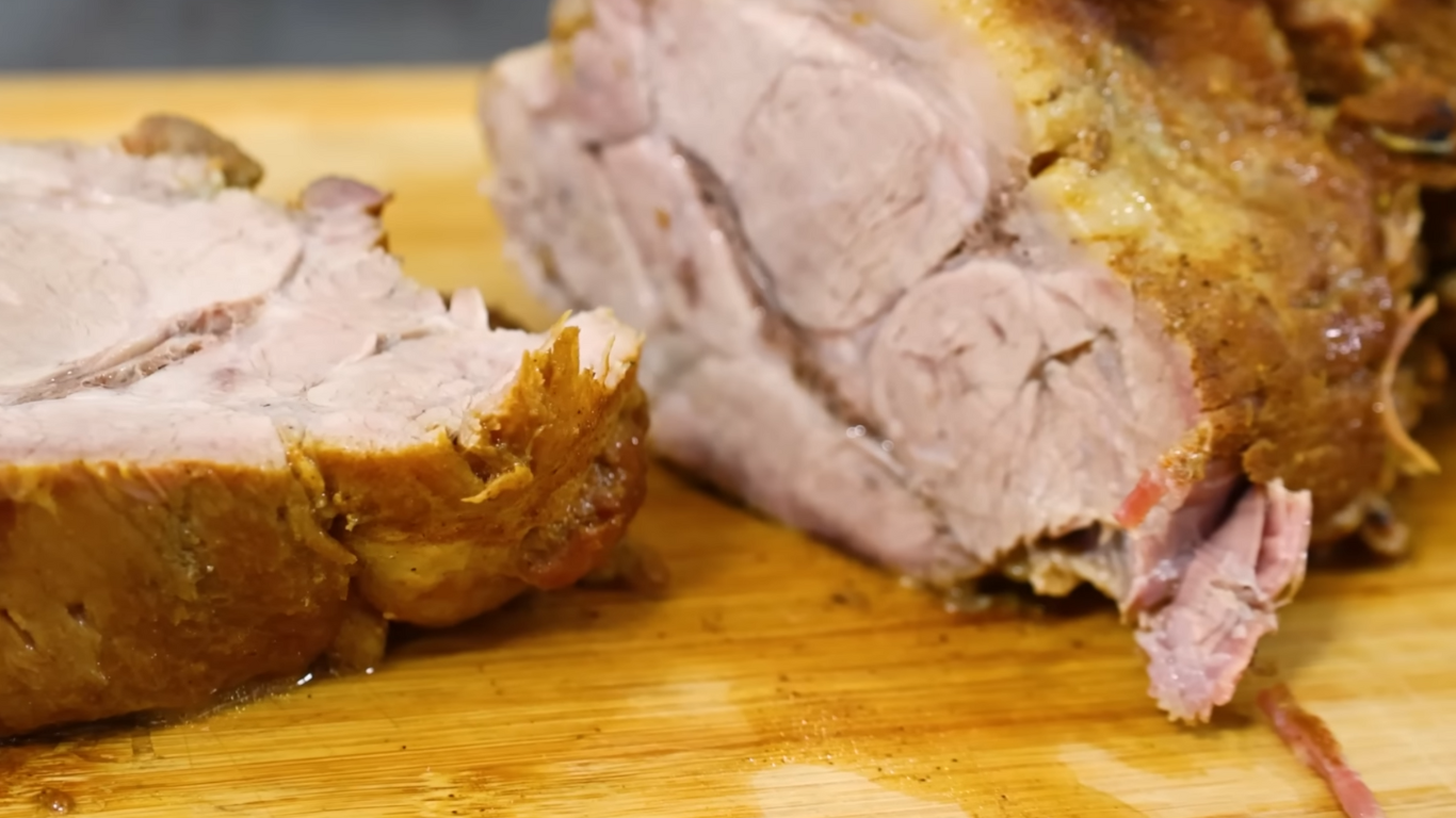 Saftiger geschmorter Schweinenacken : Ein herzhaftes Rezept