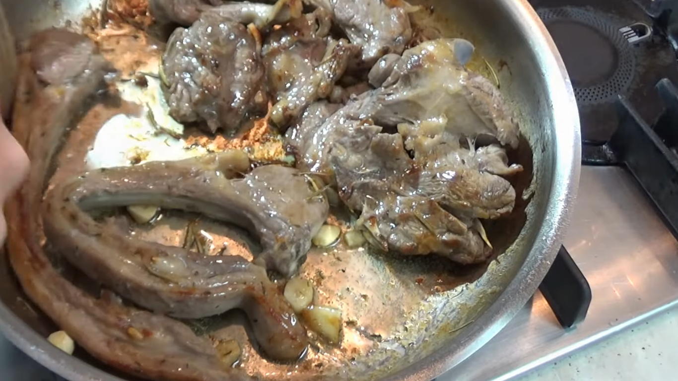 Zartes Lamm in Weißwein: Ein einfaches und köstliches Rezept