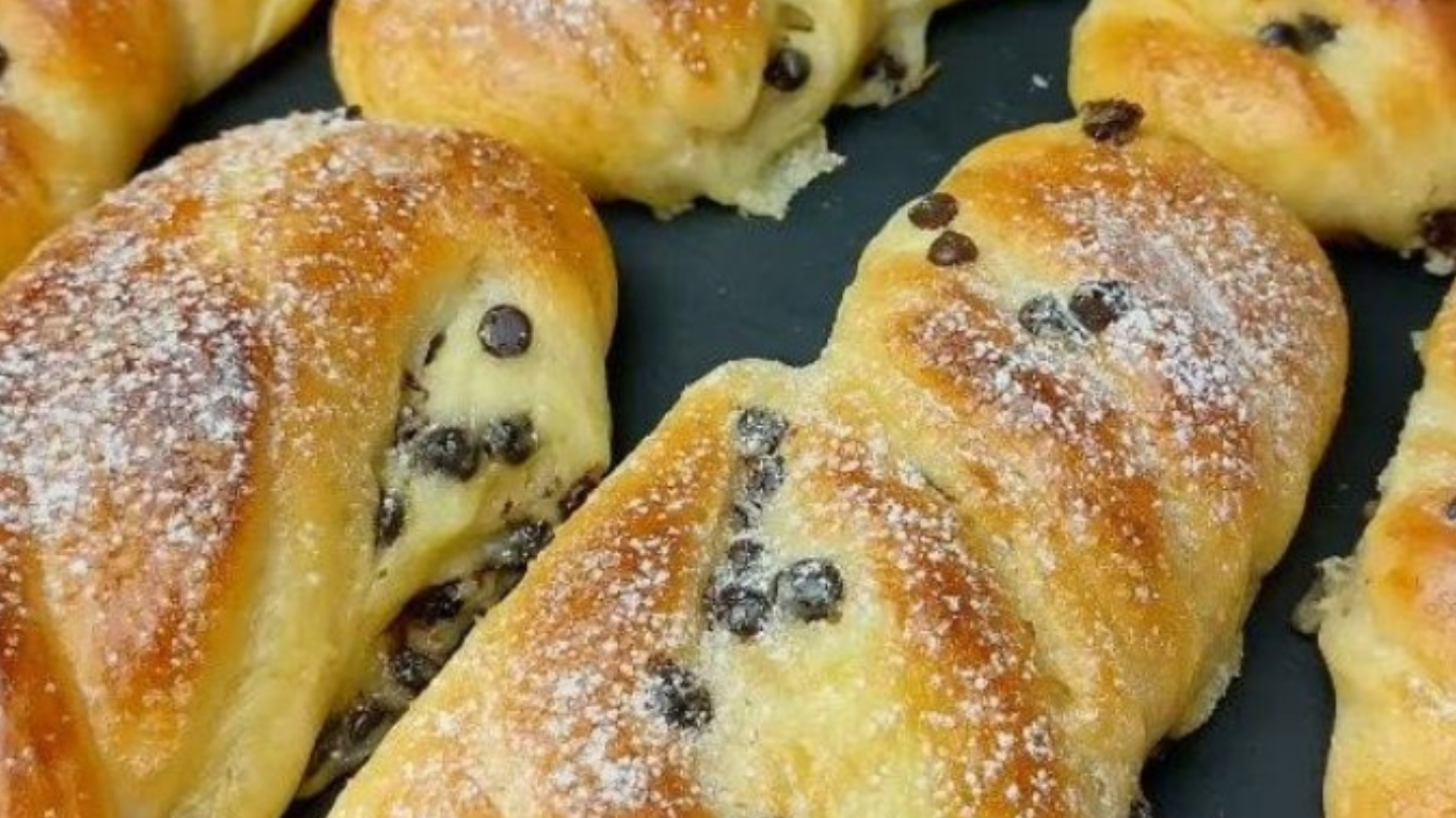 Fluffige Brioche mit Vanillecreme und Schokotropfen: Ein Genuss wie in der Patisserie