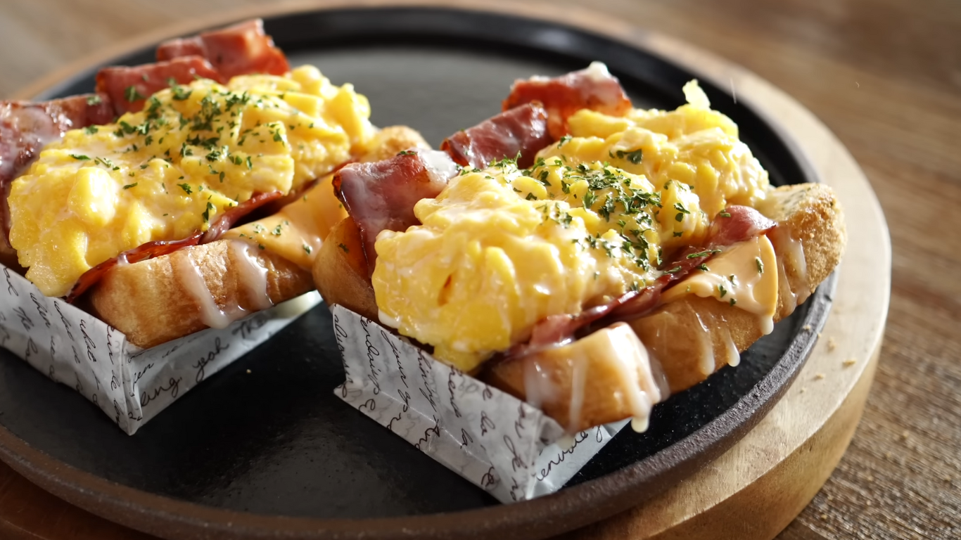 Eggslut Style Ei Speck Toast mit drei Saucen   Cremig, knusprig und unwiderstehlich :